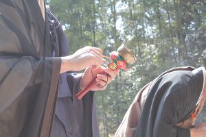 即宗院の住職墓前読経