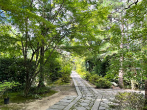 正受院-参道