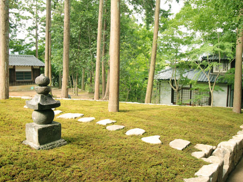 正覚庵の墓苑風景